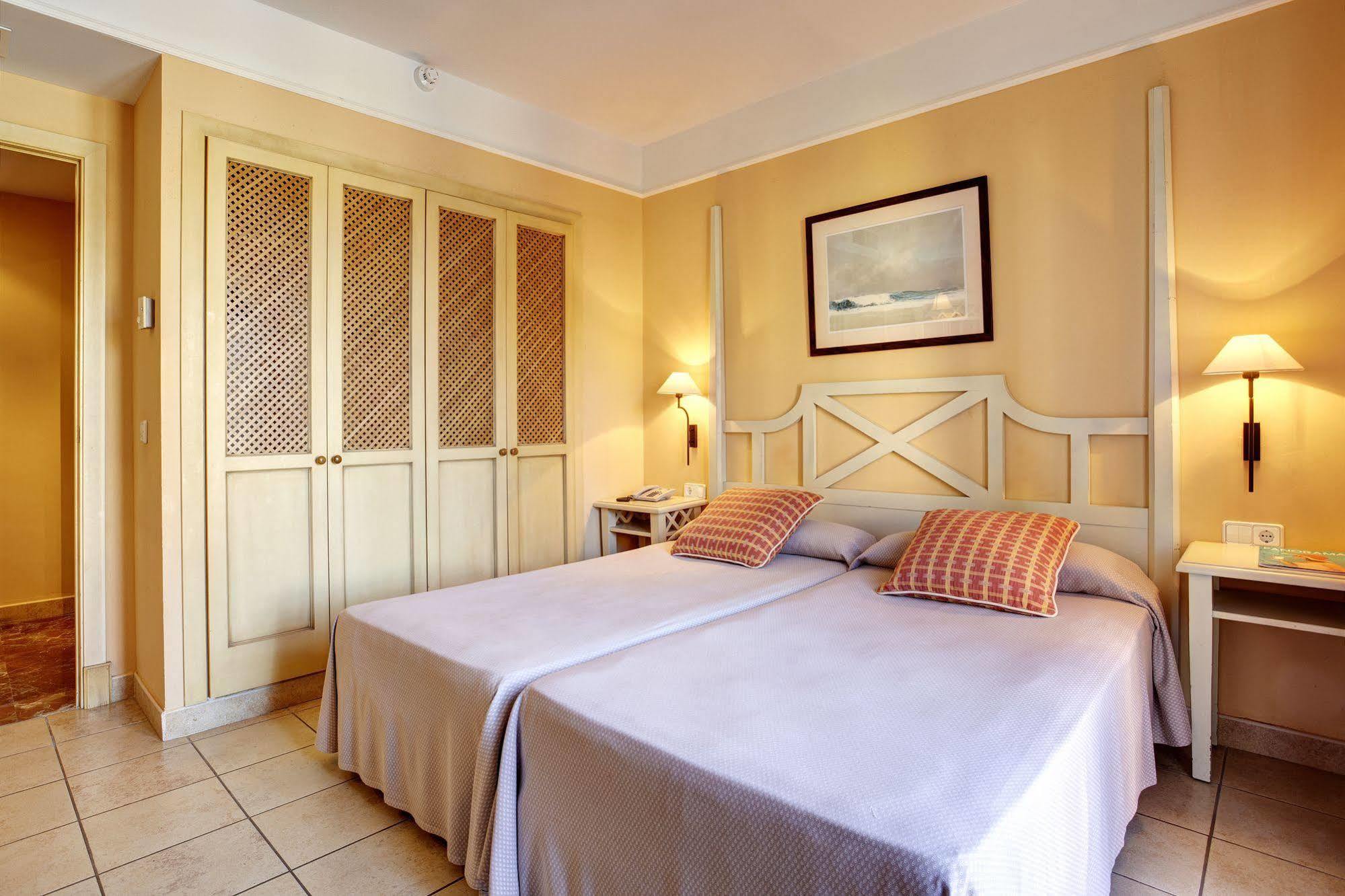 Grupotel Club Turquesa Mar Ciutadella  Extérieur photo